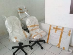 Jasa Pindahan Rumah Jakarta - Kursi dan Barang Terbungkus